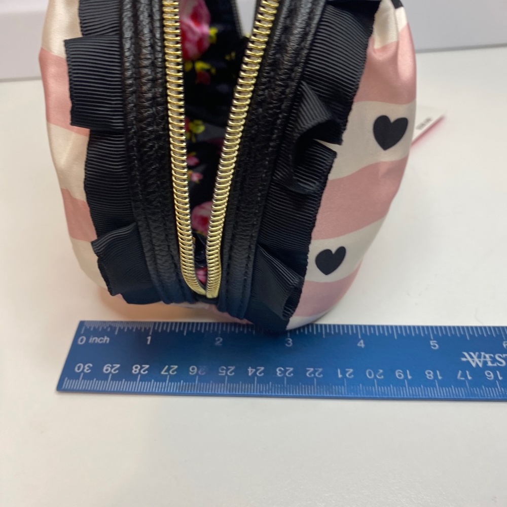 Betsey Johnson Cosmetic Bag Makeup Bag Hearts Stripes NWT - Picture 11 of 12